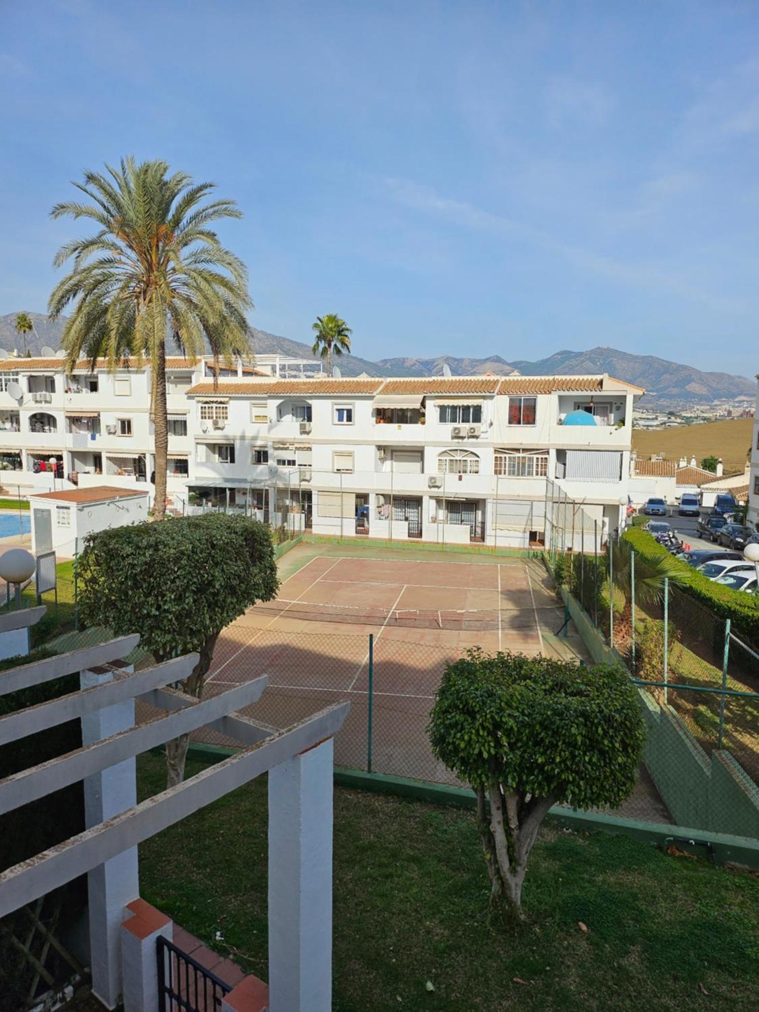 Apartamento En Mijas Con Terraza, Capacidad Para 5 Personas Con Piscina De Temporada Малага Екстериор снимка